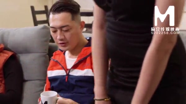 Chịch mẹ của thằng bạn dâm trong nhà tắm – Phần 1